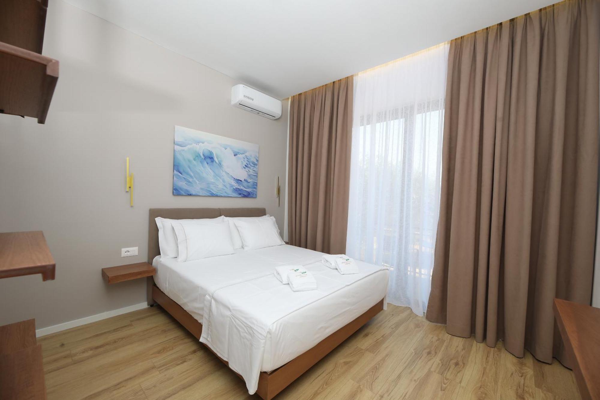 Отель Mezzanine Bay Химара Экстерьер фото