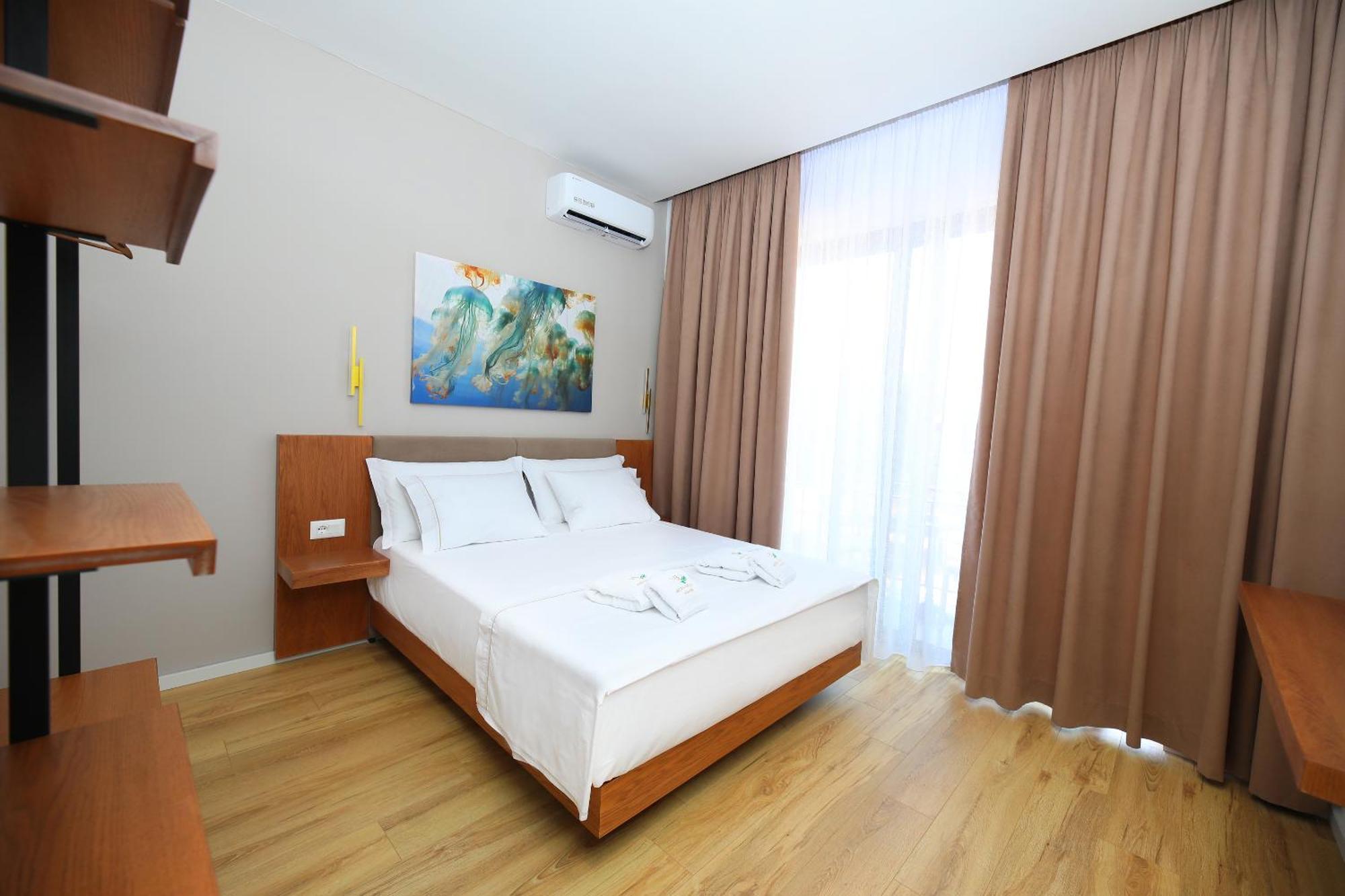 Отель Mezzanine Bay Химара Экстерьер фото